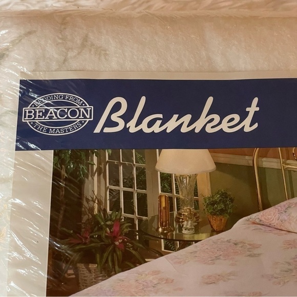 ✅4X Host Pick✅ Beacon Manufacturing Twin/Full Spring Bouquet Blanket - Picture 4 of 8